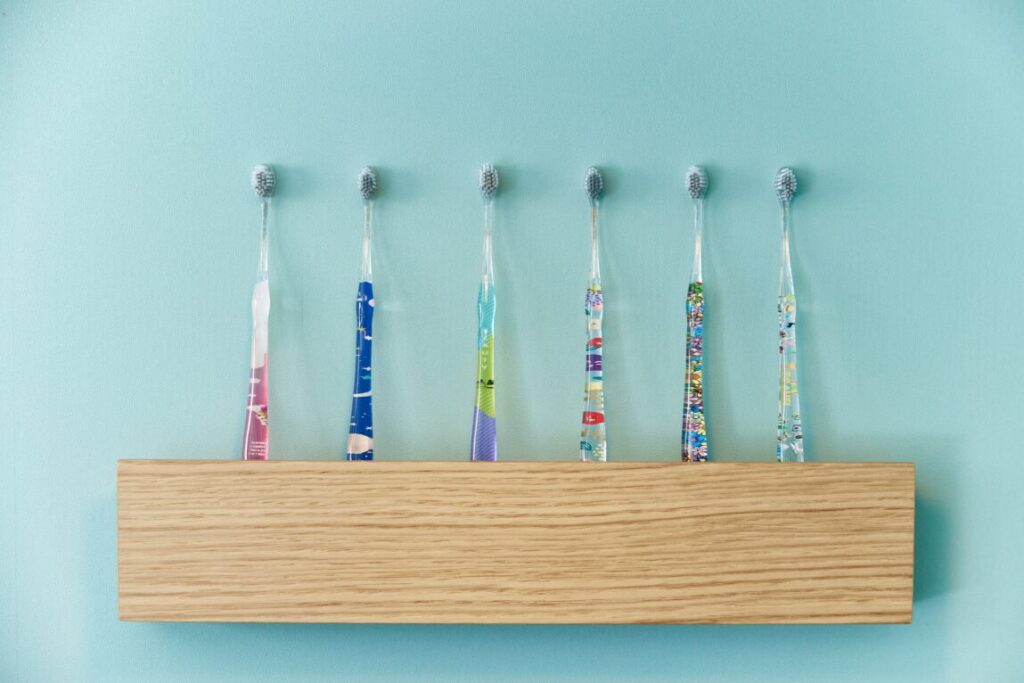 歯茎マッサージは今すぐできる!指と歯ブラシを使うやり方・効果を解説