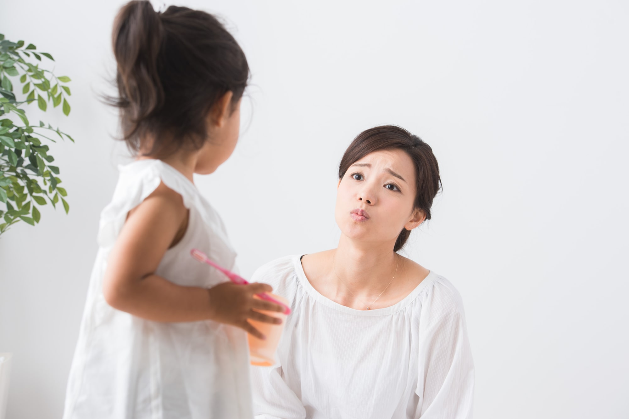 子どもの正しい歯磨き方法 | 仕上げ磨きはいつまで？楽しく歯磨きさせるには？ママ・パパのお悩みをまとめて解説