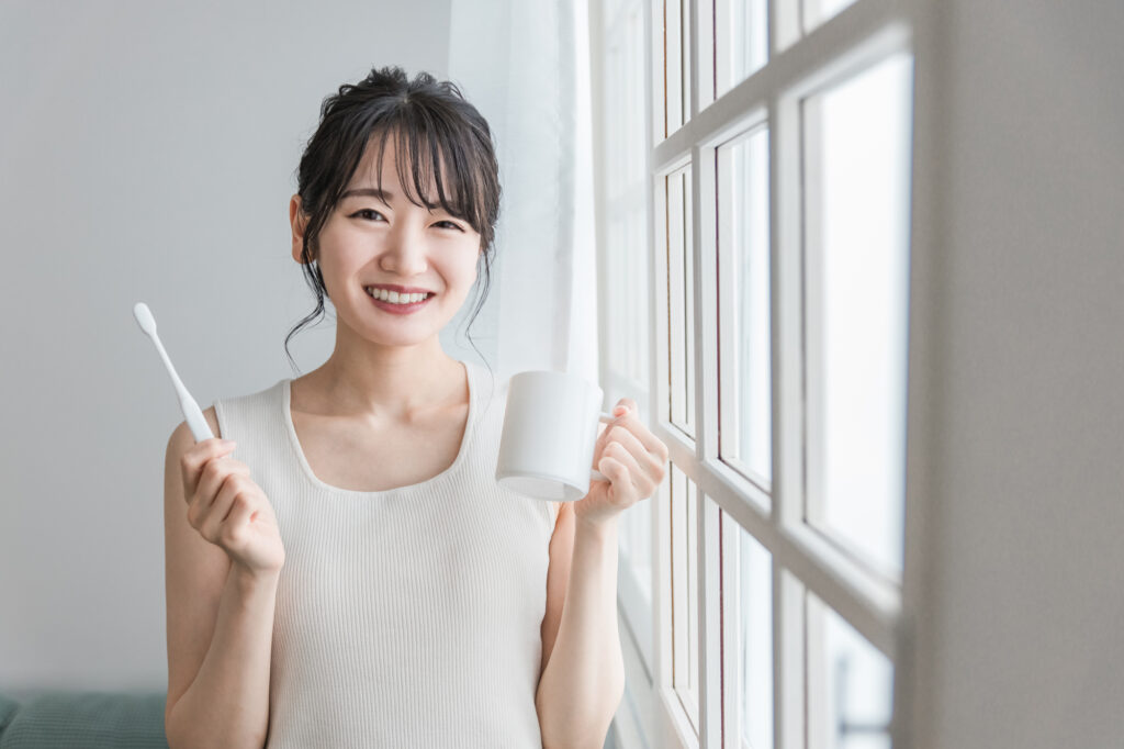 歯磨き後のすすぎはいらない?デンタルケアの新常識はフッ素を残す正しい方法