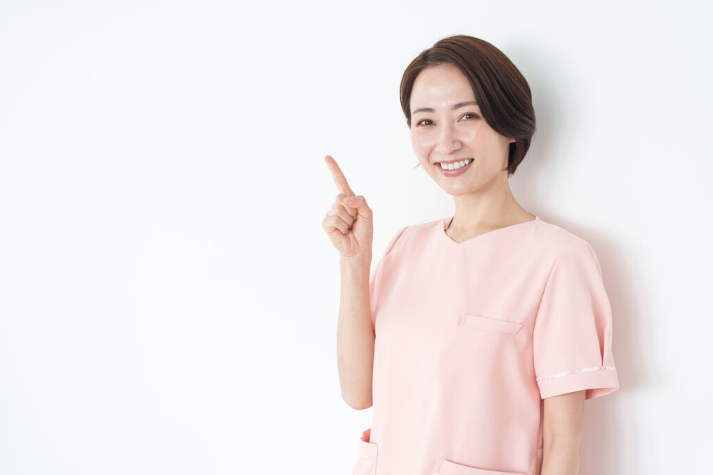 矯正中はフロスを使うべき？矯正用フロスの使い方や併用したいアイテムをご紹介