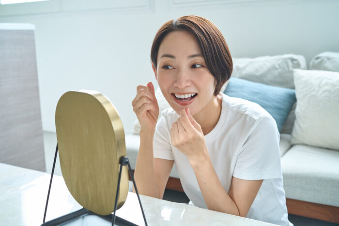 糸巻きタイプのフロスの使い方とは？奥歯に通すコツや正しい使い方も解説