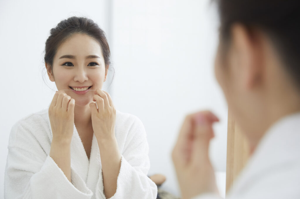 フロスの選び方は何を基準にする?糸の太さや構造と正しい使い方もプロが解説