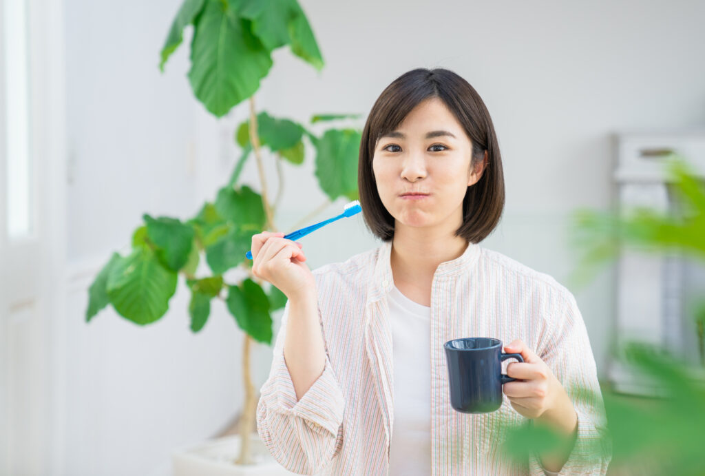 歯磨き後のすすぎはいらない?デンタルケアの新常識はフッ素を残す正しい方法