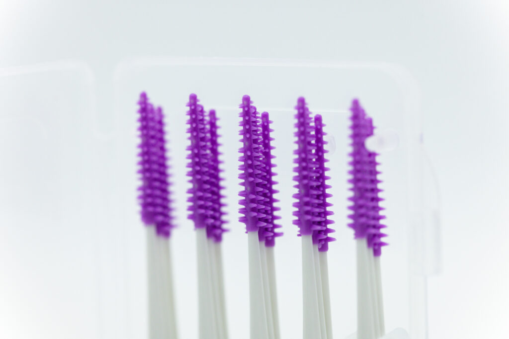 フロスと歯間ブラシはどっちを使えばいい?併用すべき?プロが解説します