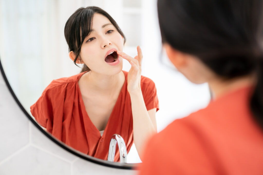 お口のねばつきは何が原因？オーラルケアの2つのアプローチを解説します