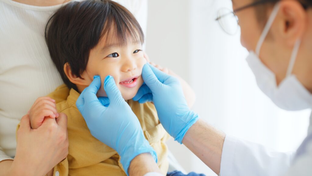 子どもにフロスは必要？いつから始める？メリット・やり方・選び方をわかりやすく解説