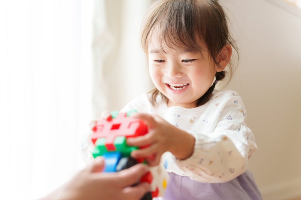 子どもにフロスは必要？いつから始める？メリット・やり方・選び方をわかりやすく解説